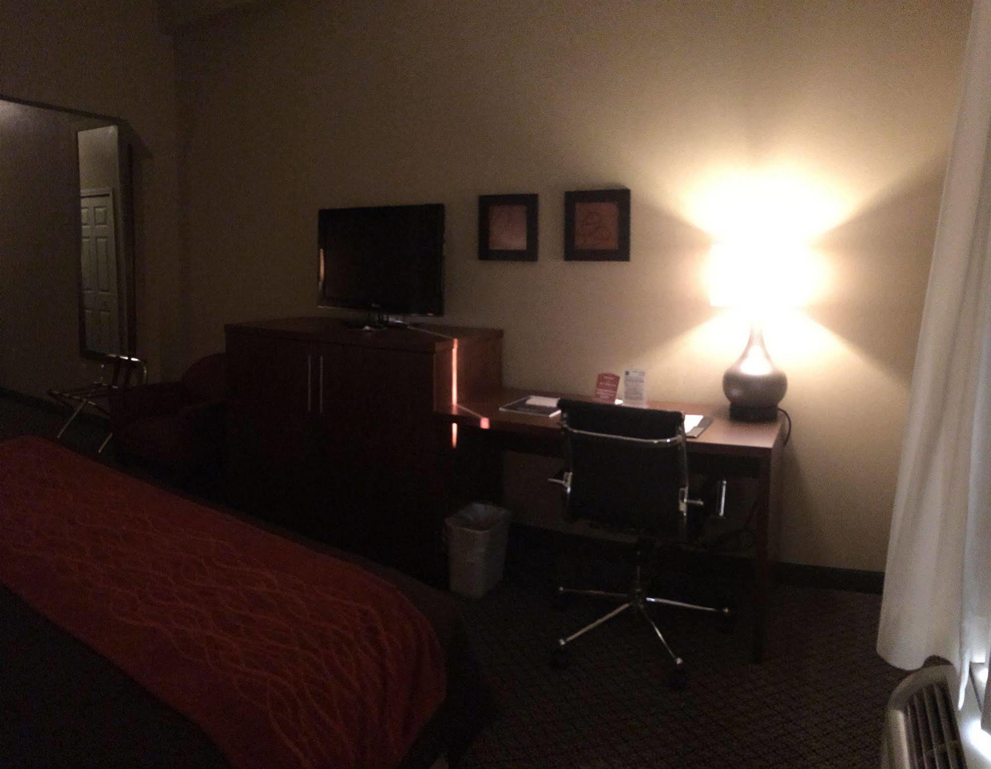 Comfort Inn & Suites Christiansburg I-81 Esterno foto