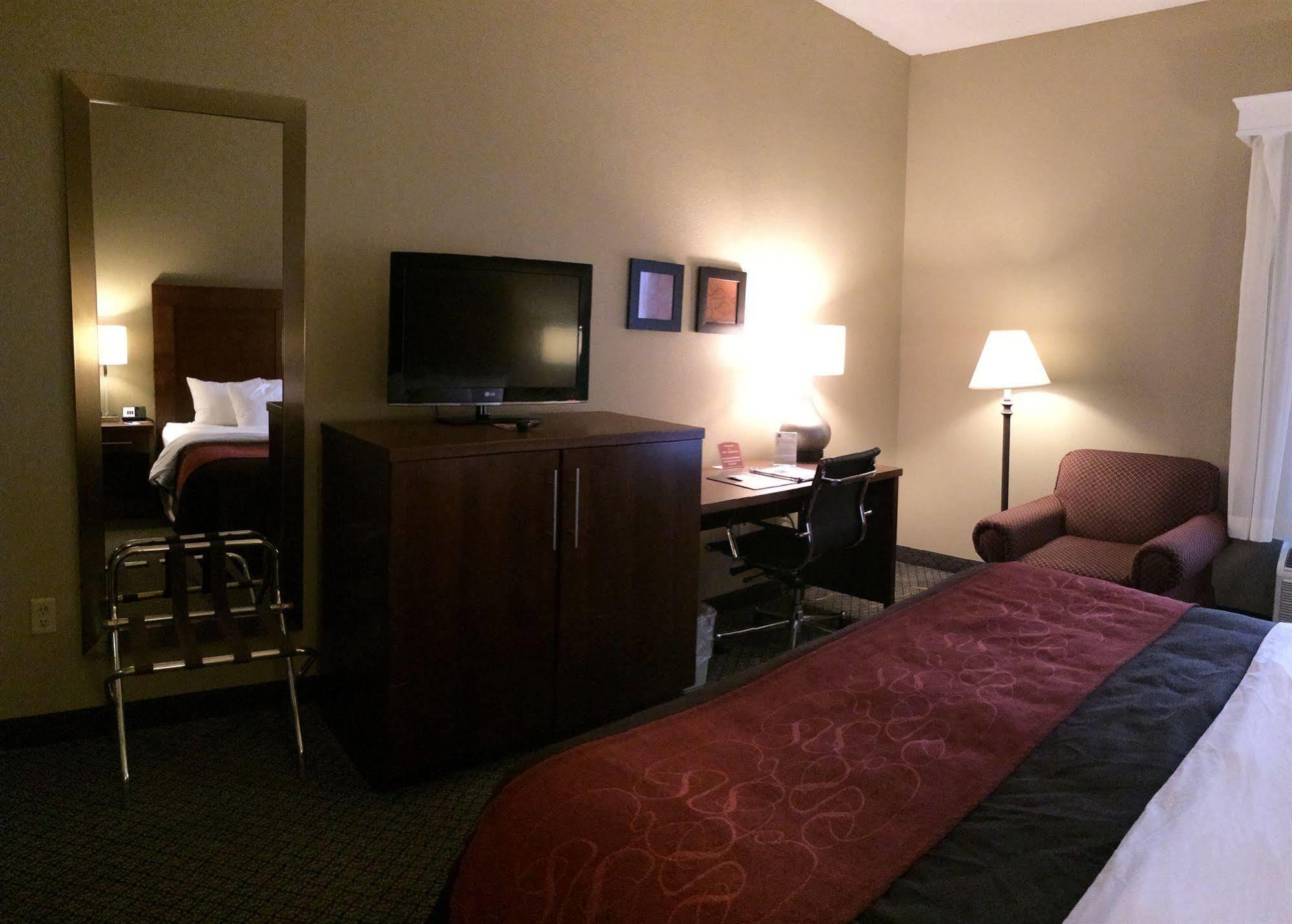 Comfort Inn & Suites Christiansburg I-81 Esterno foto